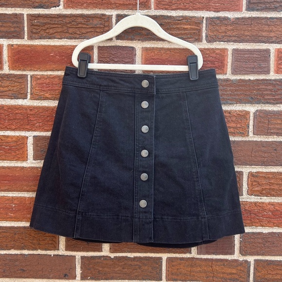 Madewell Metropolis Snap Jean Skirt in Rawley Black - Picture 5 of 8